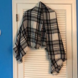 Black and white checkered shawl